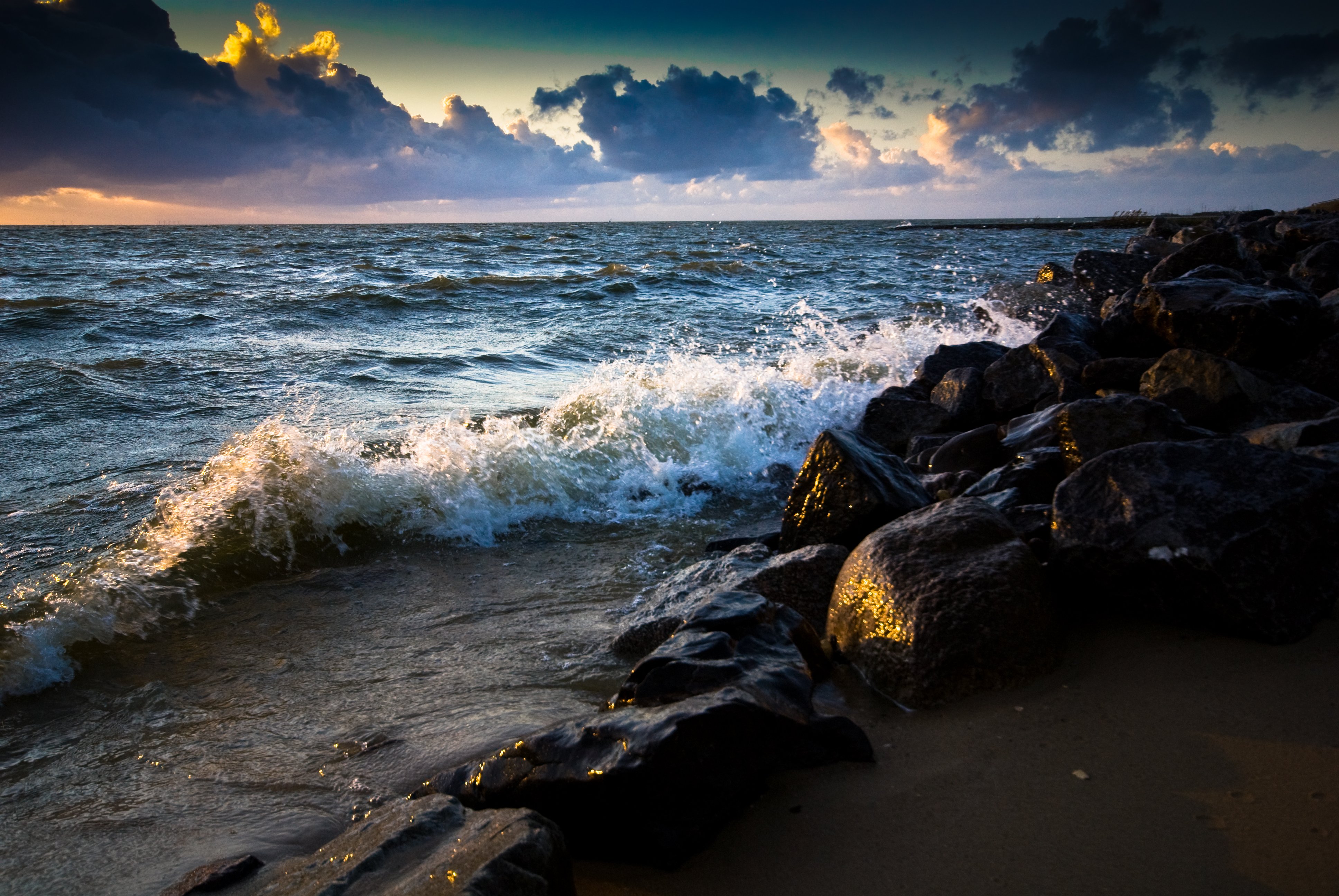 IJsselmeer bij avondzon