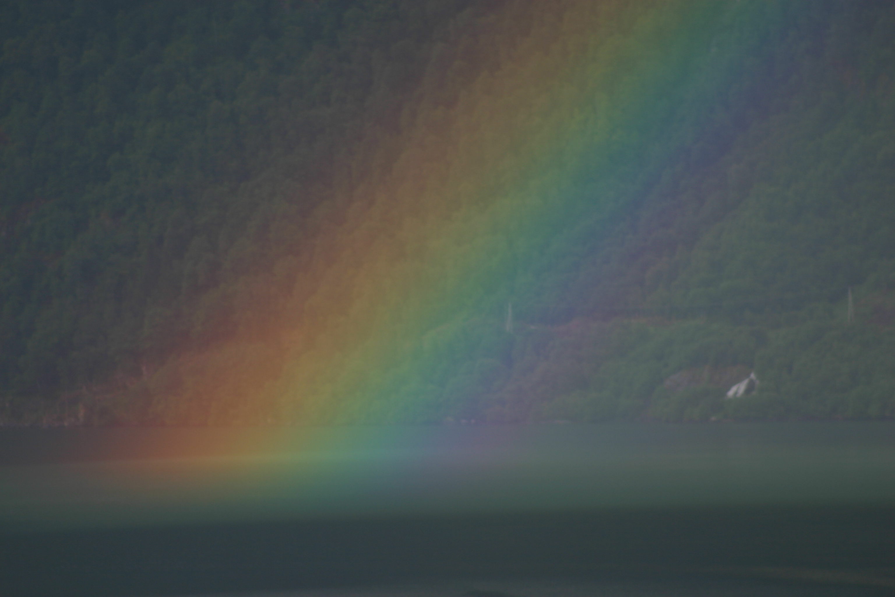 Regenboog boven Fjaerlandfjord