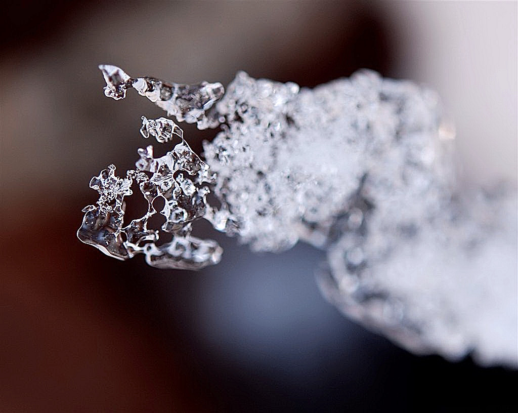 Bevroren sneeuwsmeltwater.