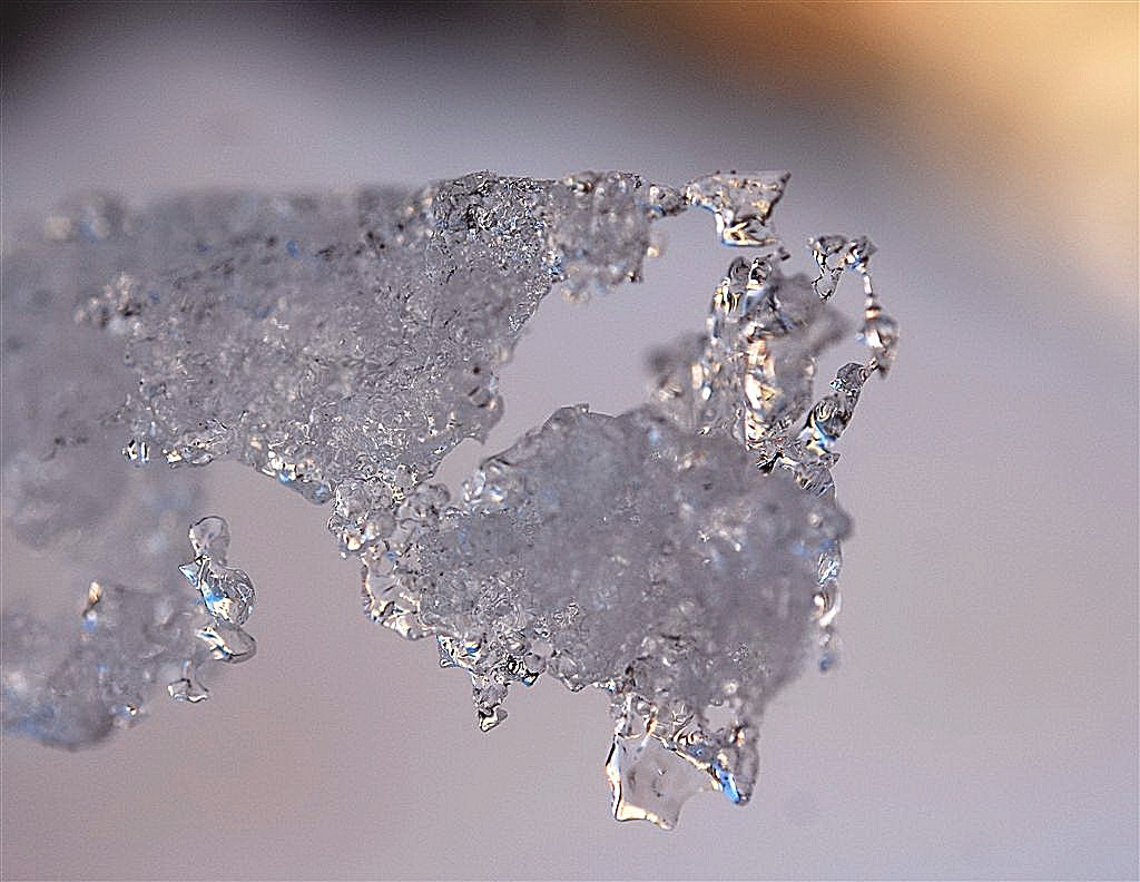 Bevroren sneeuwsmeltwater.