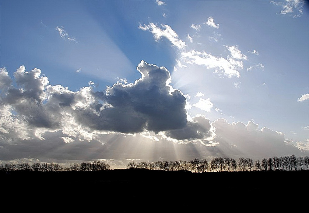 Achter de wolken ...................
