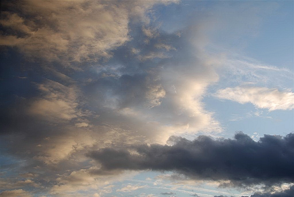 Onstuimige zomeravondlucht.