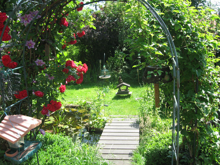 rozenboog met bruggetje