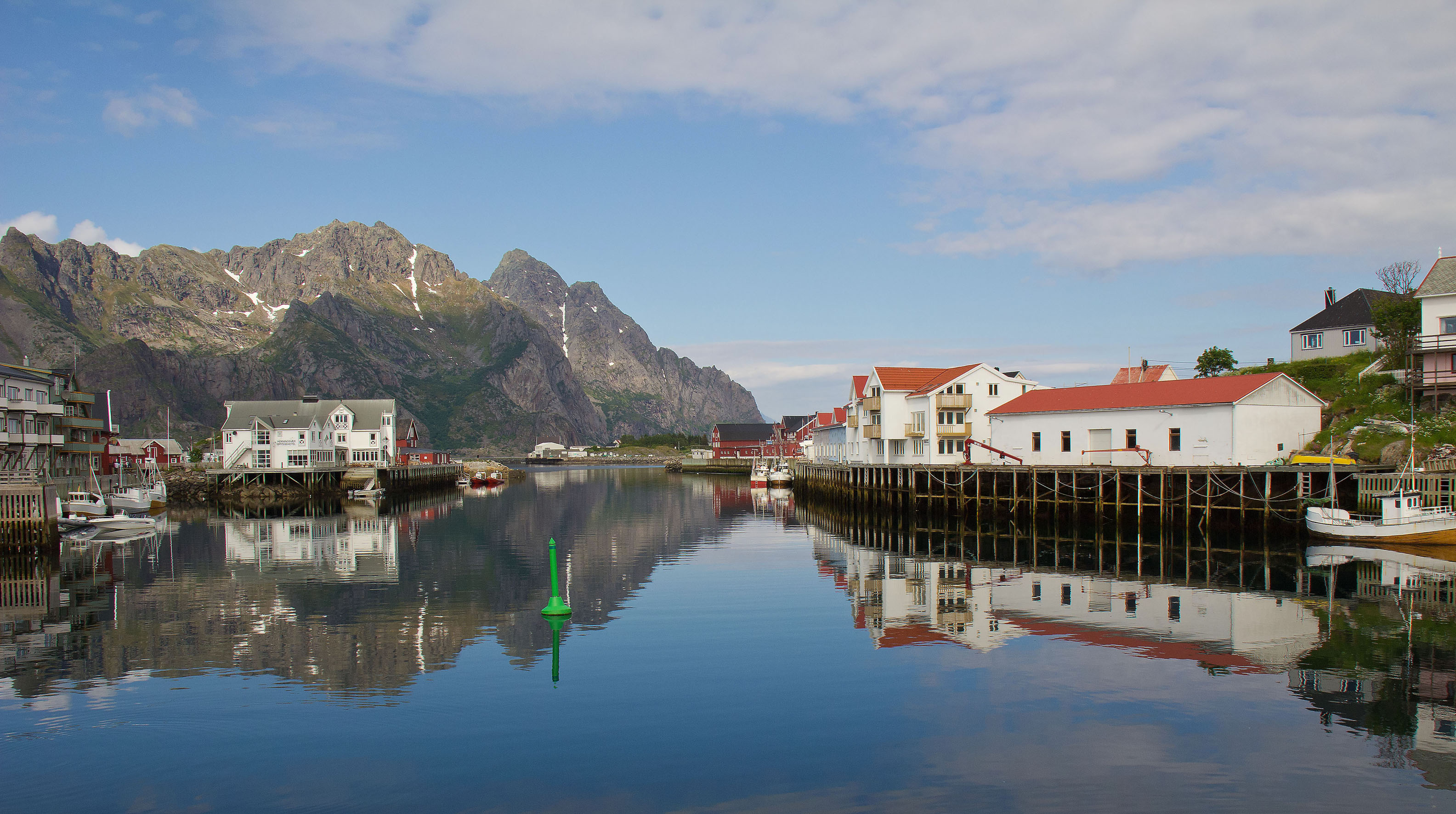 ontwakend Henningsvaer