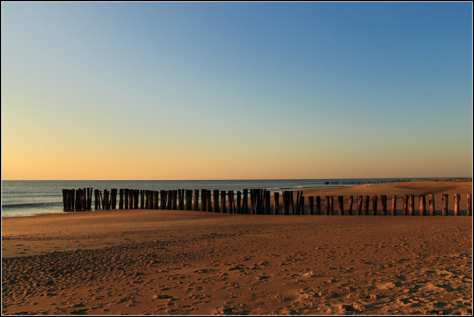 Zonsondergang strand.