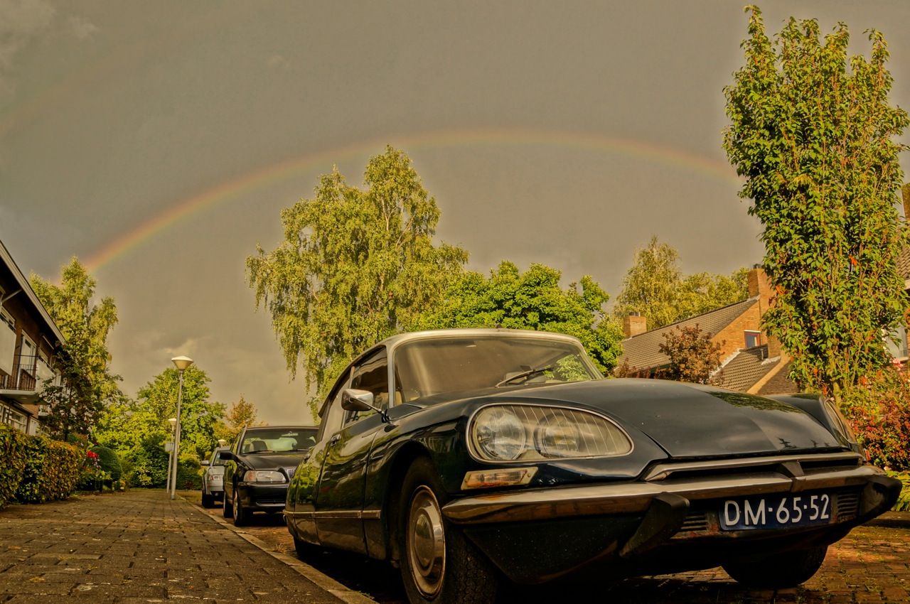 Regenboog in de straat