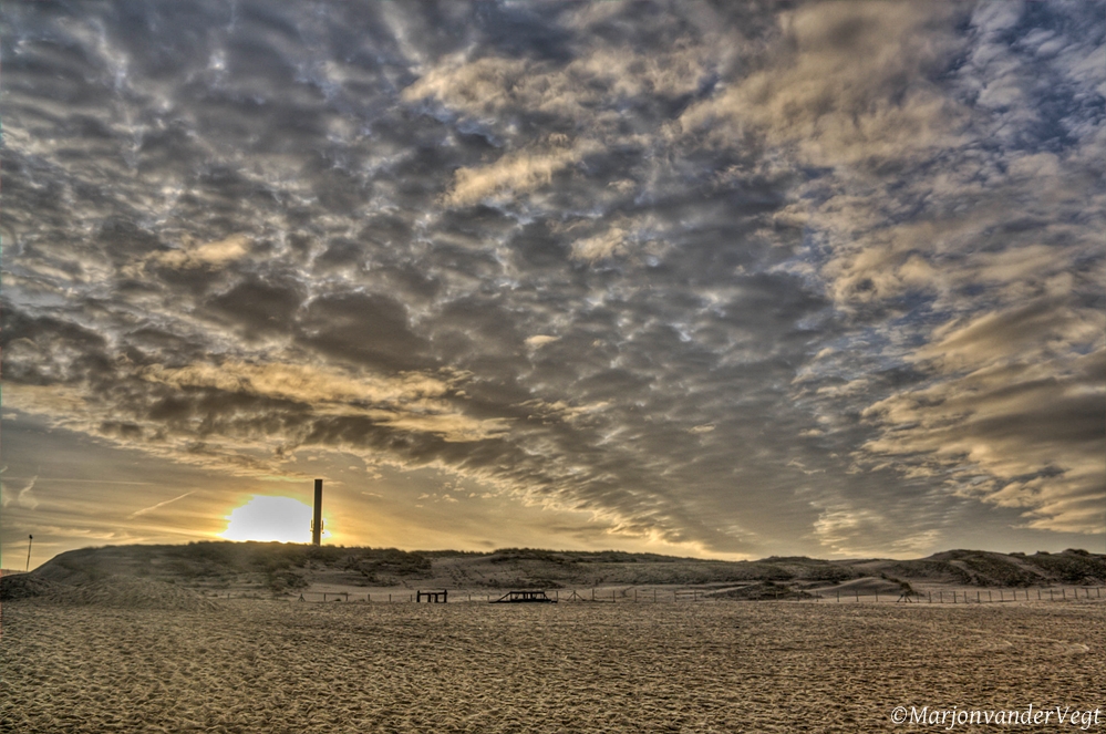 Zonsopkomst aan 't strand