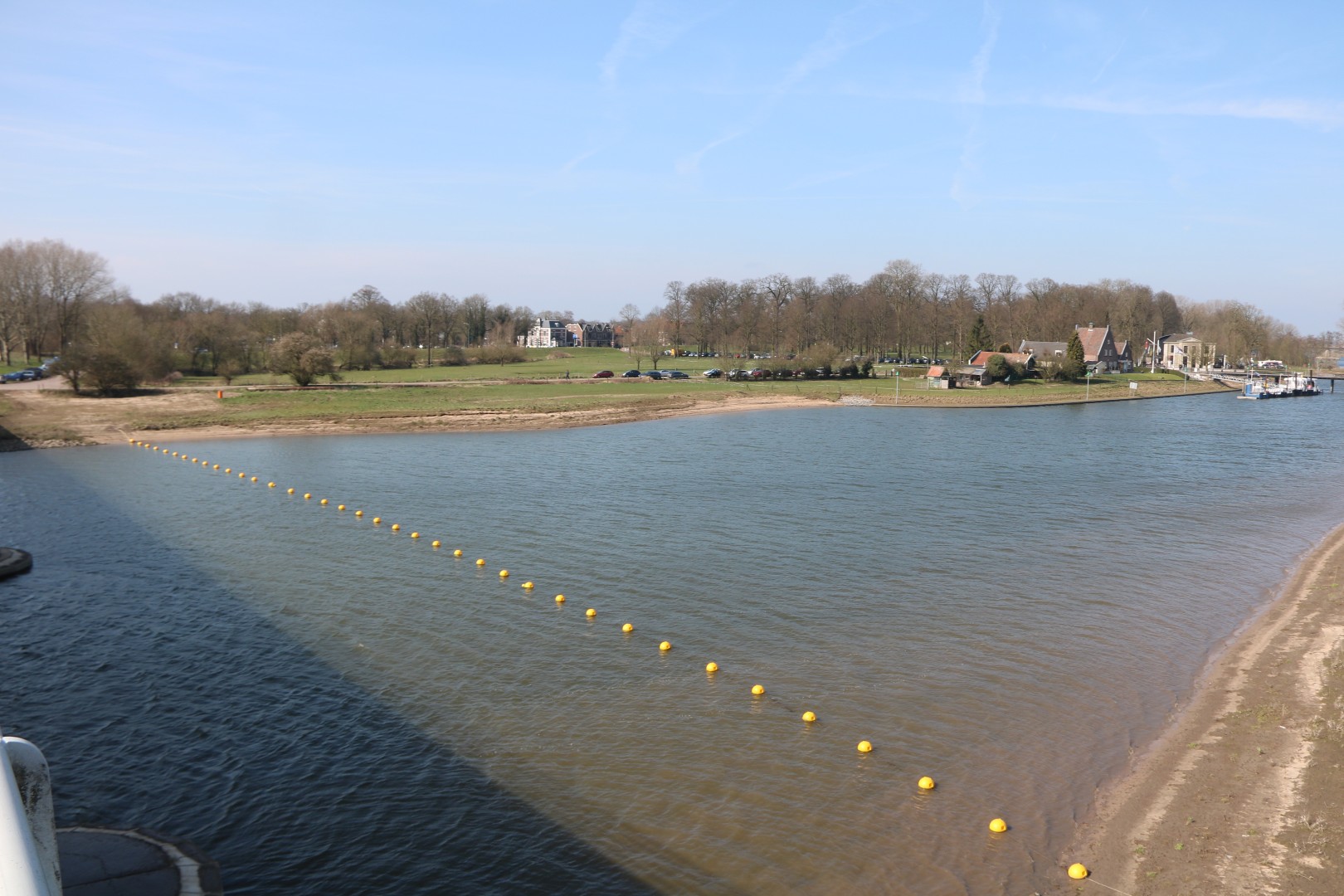 Nevengeul langs De IJssel