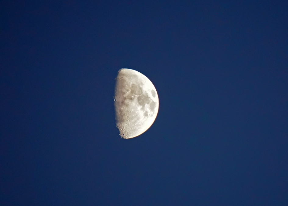Blauw en maan.... - Weer en landschap - 