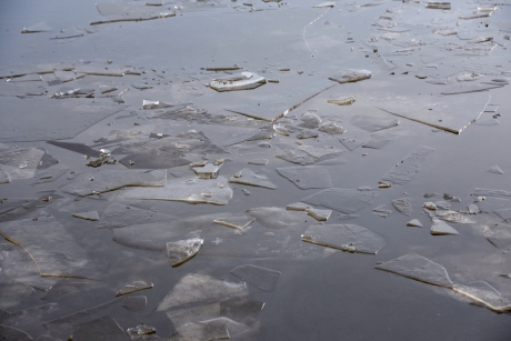 IJs in de haven van Spakenburg