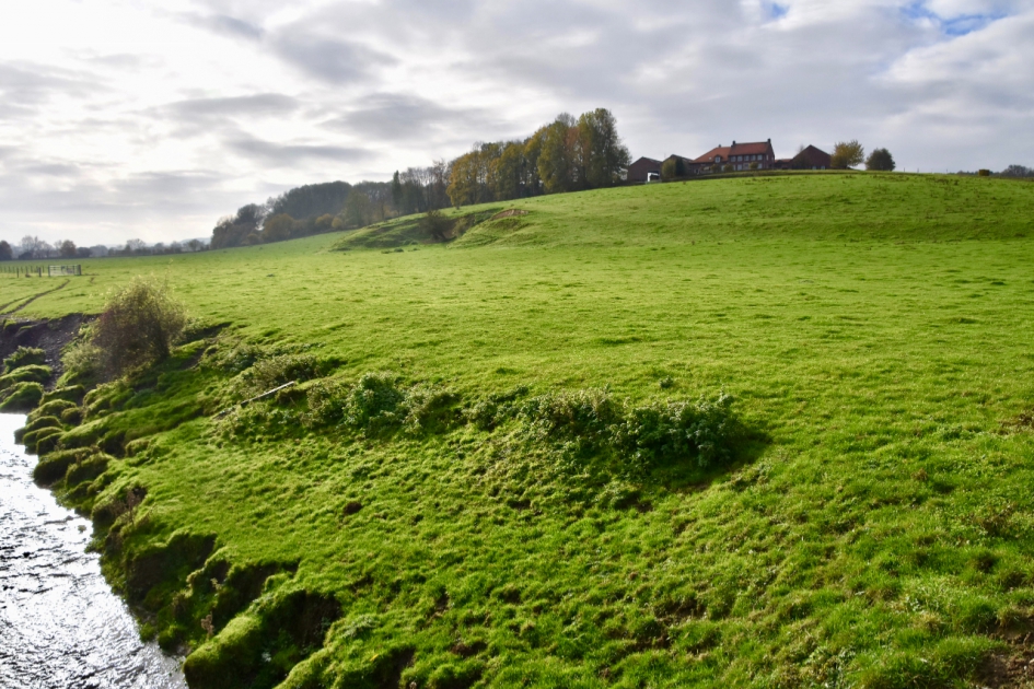 Hoeve Hommerich boven op de heuvel - Weer en landschap - 