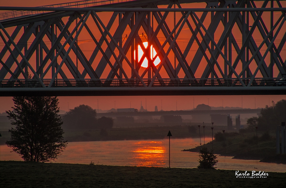 De IJssel bij Westervoort - Weer en landschap - Zonsopkomst