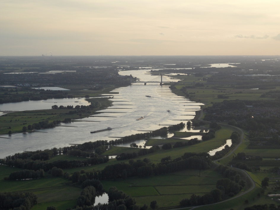 Waal vanuit luchtballon - Weer en landschap - 