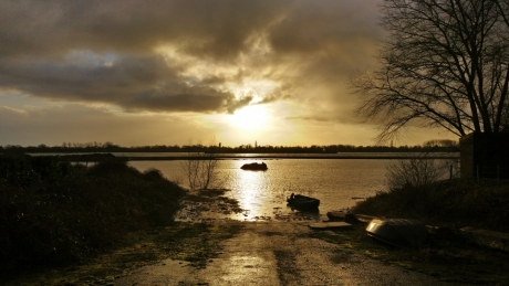 zonsondergang aan de Waal