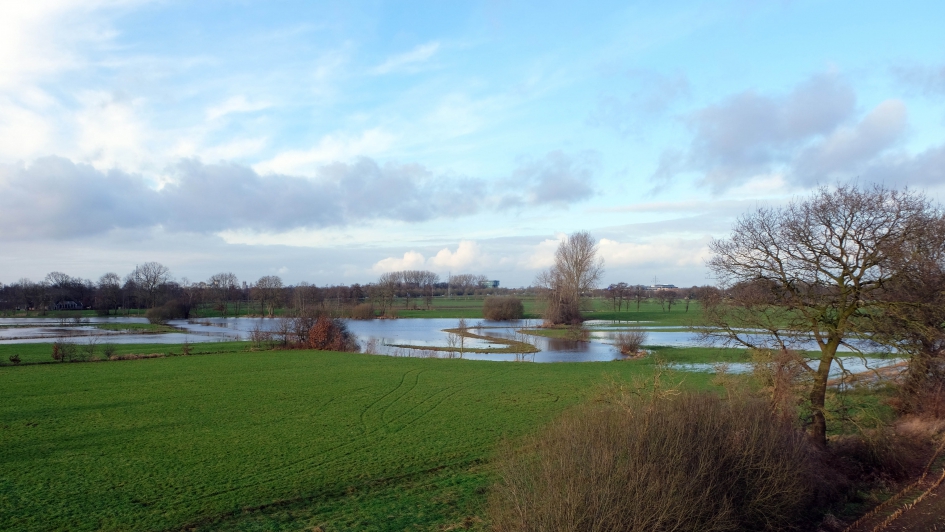 Hoog water in de Reest - Weer en landschap - Rivierbochten