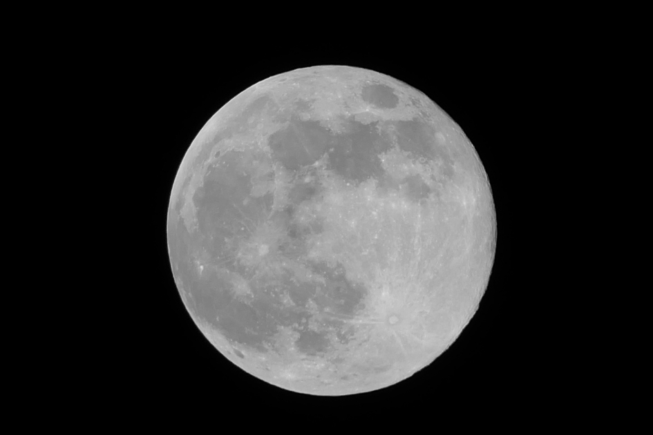 Supersneeuwmaan. - Weer en landschap - Supersneeuwmaan