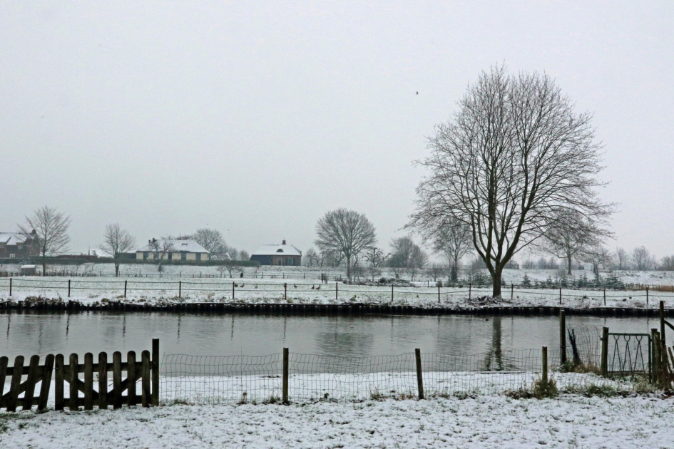 Winterplaatje Langs de Linge - Weer en landschap - 