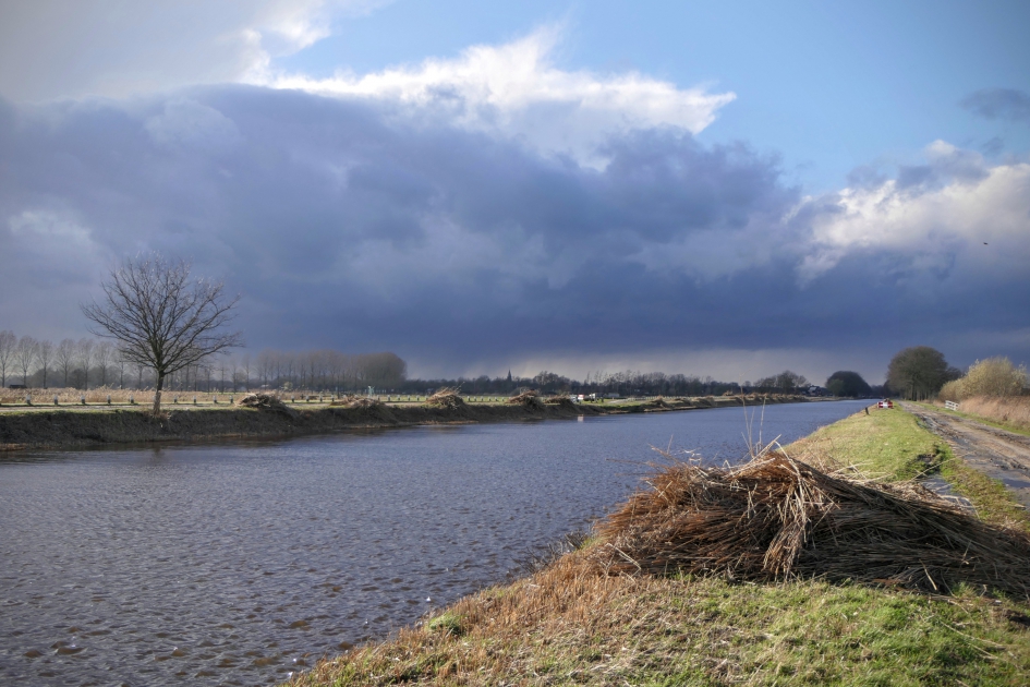 Oeps een bui - Weer en landschap - Landschap