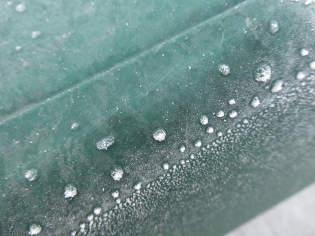 Rijp aan de rand van de flessenbak